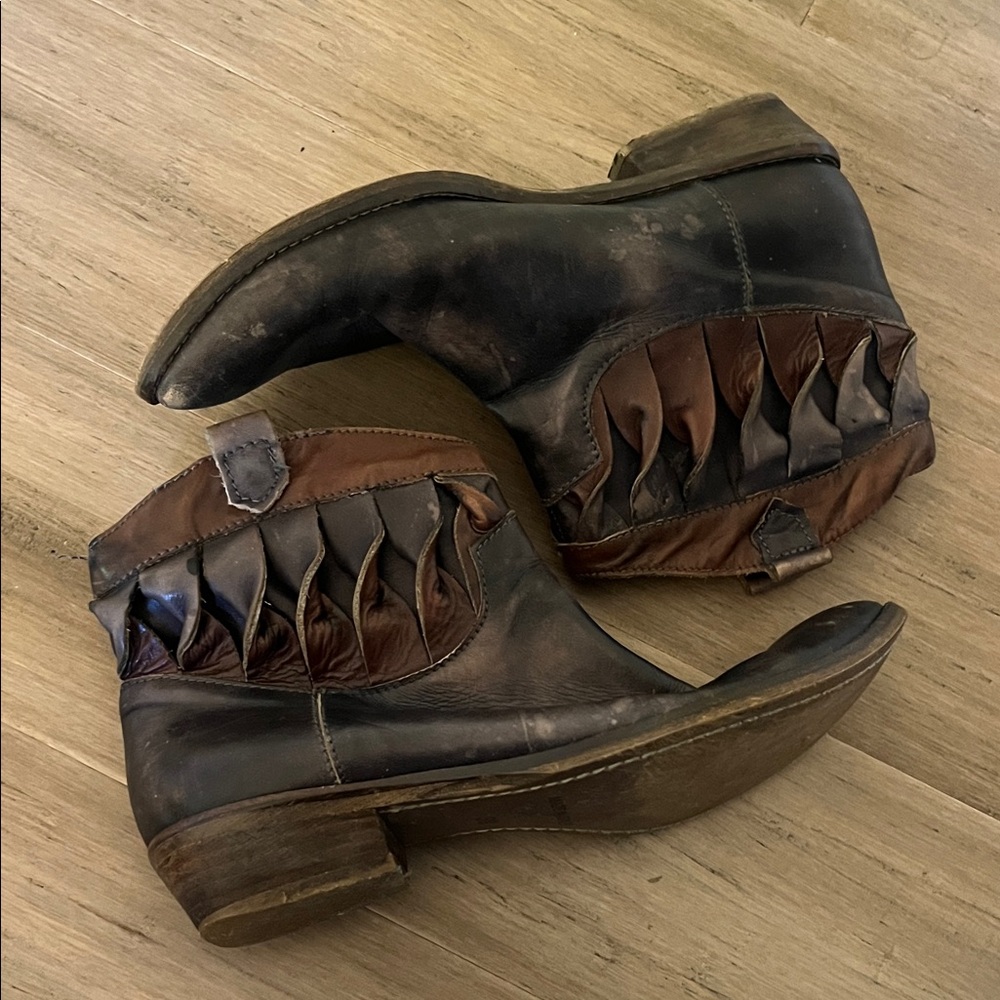 Cider Black and Brown Twisted Leather Ankle Boots Booties 8 Made in Italy